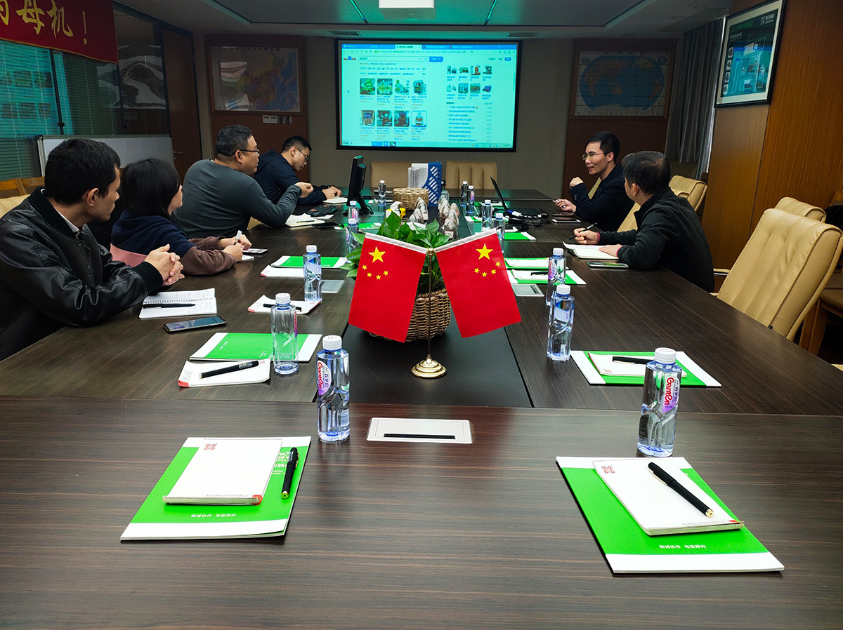 清澈的海水(shui)和郁郁蔥蔥的(de)山脈是無價的(de)資産